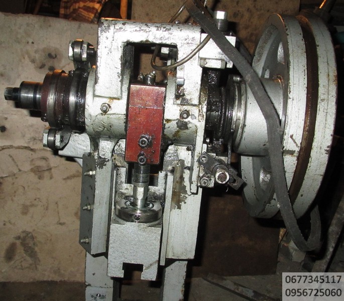 пресс настольный с кривошипно-шатунным механизмом действия и электрическим питанием ,  с механизмом удаления готовой штамповки , предназначен для операций холодной штамповки: вырубки, пробивки, гибки, неглубокой вытяжки , опрессовки  зажимов , скоб и наконечников на проводах  , таблетпресс  , таблетирование , габаритный размер - 420х280х650